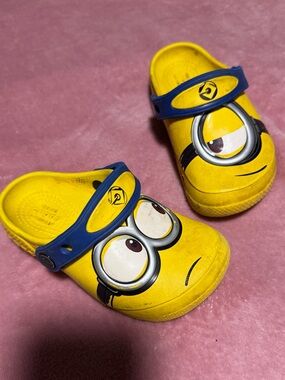 Toddler minion crocs